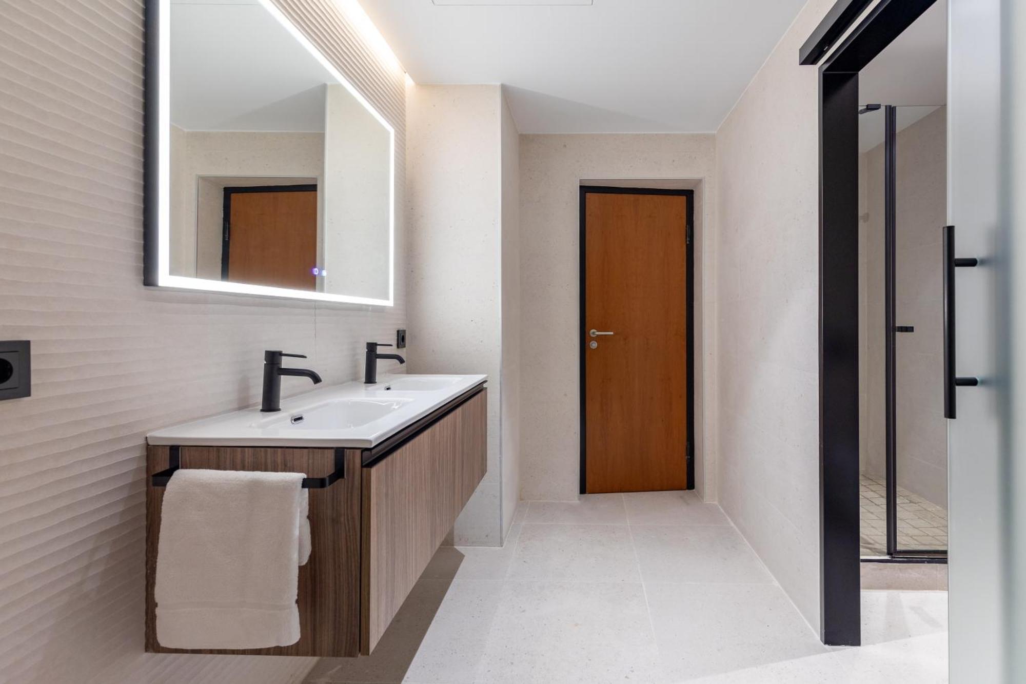 Calatrava By Alma Suites Valencia Exterior photo